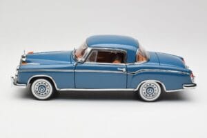 Mercedes 220 SE W128 Blau Sun Star 1:18 3561 Metall – Bild 4 von 8