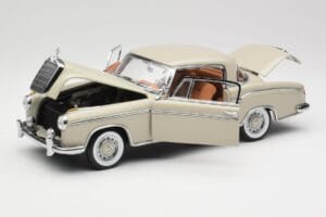 Mercedes 220 SE W128 Coupe Hellgrau Sun Star 1:18 3568 Metall – Bild 2 von 8