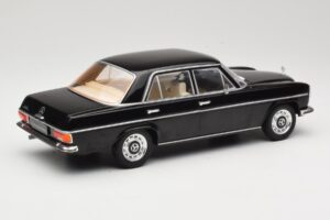 Mercedes 220D W115 Schwarz MCG 1:18 MCG18117 Metall – Bild 2 von 6