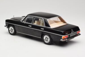 Mercedes 220D W115 Schwarz MCG 1:18 MCG18117 Metall – Bild 5 von 6