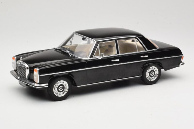 Mercedes 220D W115 Schwarz MCG 1:18 MCG18117 Metall