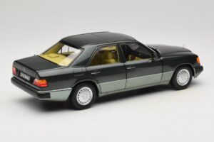 Mercedes 230E W124 Night Green Metallic Norev 1:18 183952 Metall – Bild 3 von 8