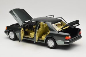 Mercedes 230E W124 Night Green Metallic Norev 1:18 183952 Metall – Bild 5 von 8