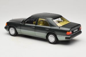 Mercedes 230E W124 Night Green Metallic Norev 1:18 183952 Metall – Bild 7 von 8