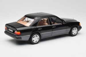 Mercedes 230E W124 AMG Wheels Schwarz Limitierte Auflage Norev 1:18 183950 Metall – Bild 3 von 12
