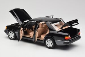 Mercedes 230E W124 AMG Wheels Schwarz Limitierte Auflage Norev 1:18 183950 Metall – Bild 5 von 12