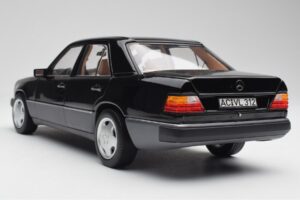 Mercedes 230E W124 AMG Wheels Schwarz Limitierte Auflage Norev 1:18 183950 Metall – Bild 10 von 12