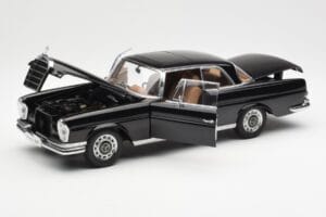Mercedes 280 SE W111 Coupe Schwarz AUTOart 1:18 76286 Metall – Bild 2 von 8
