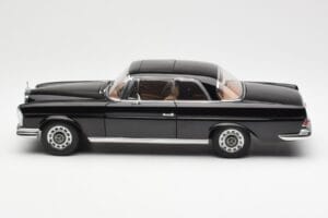 Mercedes 280 SE W111 Coupe Schwarz AUTOart 1:18 76286 Metall – Bild 4 von 8