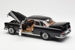 Mercedes 280 SE W111 Coupe Schwarz AUTOart 1:18 76286 Metall – Bild 5 von 8