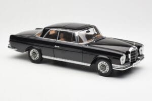 Mercedes 280 SE W111 Coupe Schwarz AUTOart 1:18 76286 Metall – Bild 6 von 8