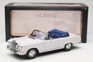 Mercedes 280 SE W111 Cabriolet Hellgrau Norev 1:18 183530 Metall – Bild 8 von 8