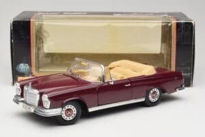 Mercedes 280SE W108 Bordeaux Rot Maisto 1:18 31811 Metall – Bild 8 von 8