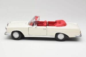 Mercedes 280SE W108 Ivory Weiss Maisto 1:18 50223 Metall – Bild 4 von 8