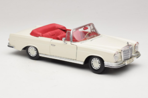 Mercedes 280 SE W108 Weiss Maisto 1:18 52111 Metall – Bild 6 von 8
