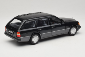 Mercedes 300 D W124 Kombi Schwarz Norev 1:18 183960 Metall – Bild 3 von 8