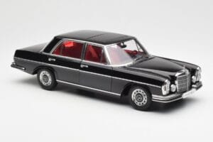 Mercedes 300 SEL 6.3 W109 Schwarz AUTOart 1:18 76140 Metall – Bild 6 von 8