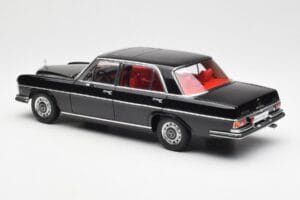 Mercedes 300 SEL 6.3 W109 Schwarz AUTOart 1:18 76140 Metall – Bild 7 von 8