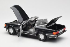 Mercedes 300 SL R107 Schwarz Pearl Händler Edition Norev 1:18 B66040678 Metall – Bild 7 von 10