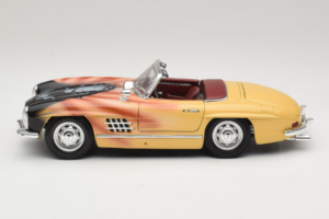 Mercedes 300 SL Roadster Rosemarie Muster Limitierte Auflage 18/27 Bburago 1:18 3023-M1 Metall – Bild 4 von 8