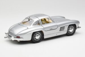 Mercedes 300 SL Silber Bburago 1:18 3013 Metall – Bild 3 von 8