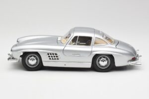 Mercedes 300 SL Silber Bburago 1:18 3013 Metall – Bild 4 von 8