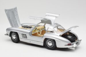 Mercedes 300 SL Silber Bburago 1:18 3013 Metall – Bild 5 von 8