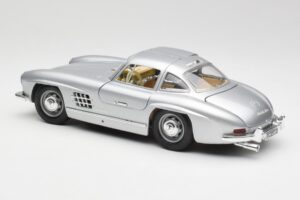 Mercedes 300 SL Silber Bburago 1:18 3013 Metall – Bild 7 von 8