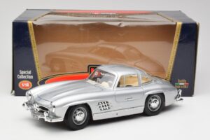 Mercedes 300 SL Silber Bburago 1:18 3013 Metall – Bild 8 von 8