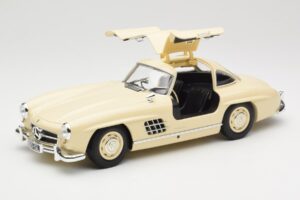 Mercedes 300 SL W198 Creme Minichamps 1:18 110037212 Metall – Bild 2 von 8