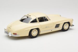 Mercedes 300 SL W198 Creme Minichamps 1:18 110037212 Metall – Bild 3 von 8