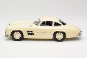 Mercedes 300 SL W198 Creme Minichamps 1:18 110037212 Metall – Bild 4 von 8