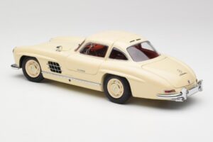 Mercedes 300 SL W198 Creme Mit Rotem Interieur Minichamps 1:18 180039002 Metall – Bild 7 von 8