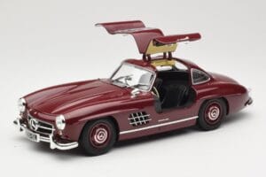 Mercedes 300 SL W198 Gullwing Dunkelrot Minichamps 1:18 110037218 Metall – Bild 2 von 8