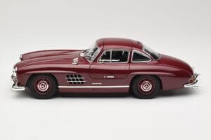 Mercedes 300 SL W198 Gullwing Dunkelrot Minichamps 1:18 110037218 Metall – Bild 4 von 8