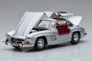 Mercedes 300 SL W198 Gullwing Norev 1:18 183850 Metall – Bild 2 von 8