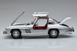 Mercedes 300 SL W198 Gullwing Norev 1:18 183850 Metall – Bild 4 von 8