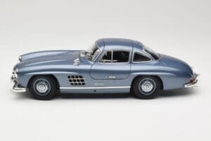 Mercedes 300 SL W198 Gullwing Light Blue Metallic Minichamps 1:18 110037220 Metall – Bild 4 von 8