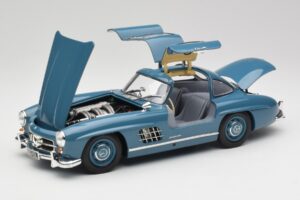 Mercedes 300 SL W198 Hellblau Minichamps 1:18 180039007 Metall – Bild 2 von 8