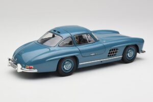 Mercedes 300 SL W198 Hellblau Minichamps 1:18 180039007 Metall – Bild 3 von 8