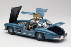 Mercedes 300 SL W198 Hellblau Minichamps 1:18 180039007 Metall – Bild 5 von 8