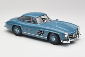 Mercedes 300 SL W198 Hellblau Minichamps 1:18 180039007 Metall – Bild 6 von 8