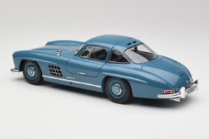 Mercedes 300 SL W198 Hellblau Minichamps 1:18 180039007 Metall – Bild 7 von 8