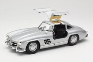 Mercedes 300 SL W198 Gullwing Silber Minichamps 1:18 110037210 Metall – Bild 2 von 8