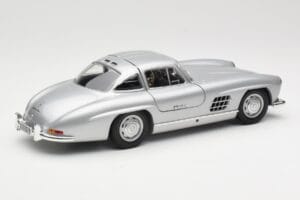 Mercedes 300 SL W198 Gullwing Silber Minichamps 1:18 110037210 Metall – Bild 3 von 8