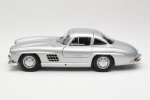 Mercedes 300 SL W198 Gullwing Silber Minichamps 1:18 110037210 Metall – Bild 4 von 8