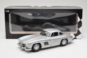 Mercedes 300 SL W198 Gullwing Silber Minichamps 1:18 110037210 Metall – Bild 8 von 8