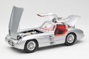 Mercedes 300 SLR Uhlenhaut Coupé Silber Maisto 1:18 536898 Metall – Bild 2 von 8