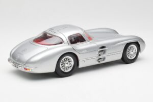 Mercedes 300 SLR Uhlenhaut Coupé Silber Maisto 1:18 536898 Metall – Bild 3 von 8