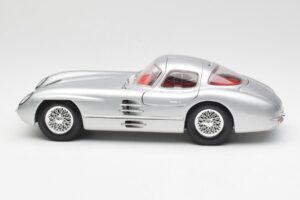 Mercedes 300 SLR Uhlenhaut Coupé Silber Maisto 1:18 536898 Metall – Bild 4 von 8